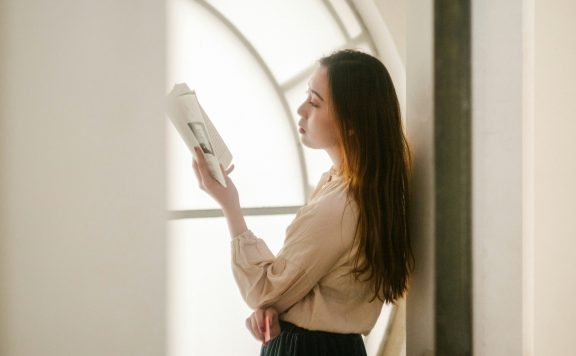 眼前突然多了”飞蚊”,48小时内不就医可能永久失明